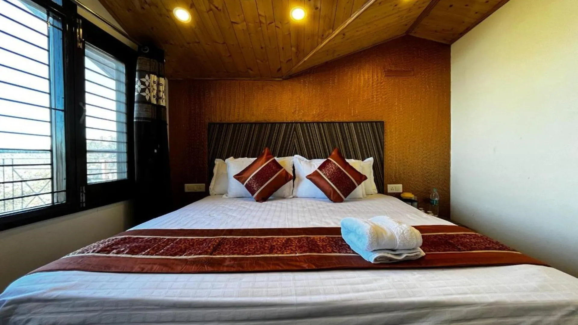 Shimla Mountain View Property Nirvana Rooms